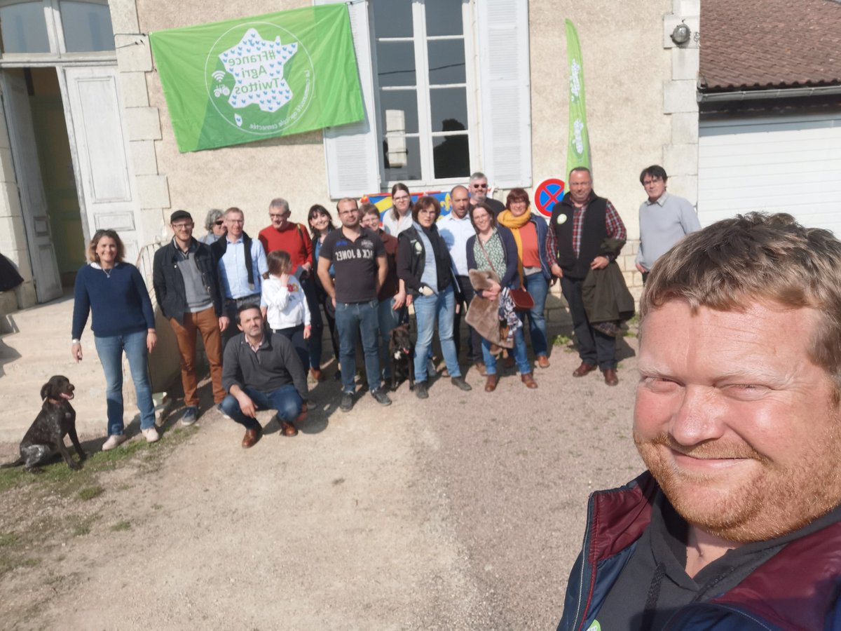 Veaulin1's tweet photo. Belle journée d' #irl #FrAGTw proche d'Auxerre dans l'yonne
Un super moment d'échange et de partage surtout autour de la table ! 😁
@seabrise1 @ADel875 https://t.co/8c3XXtS92m