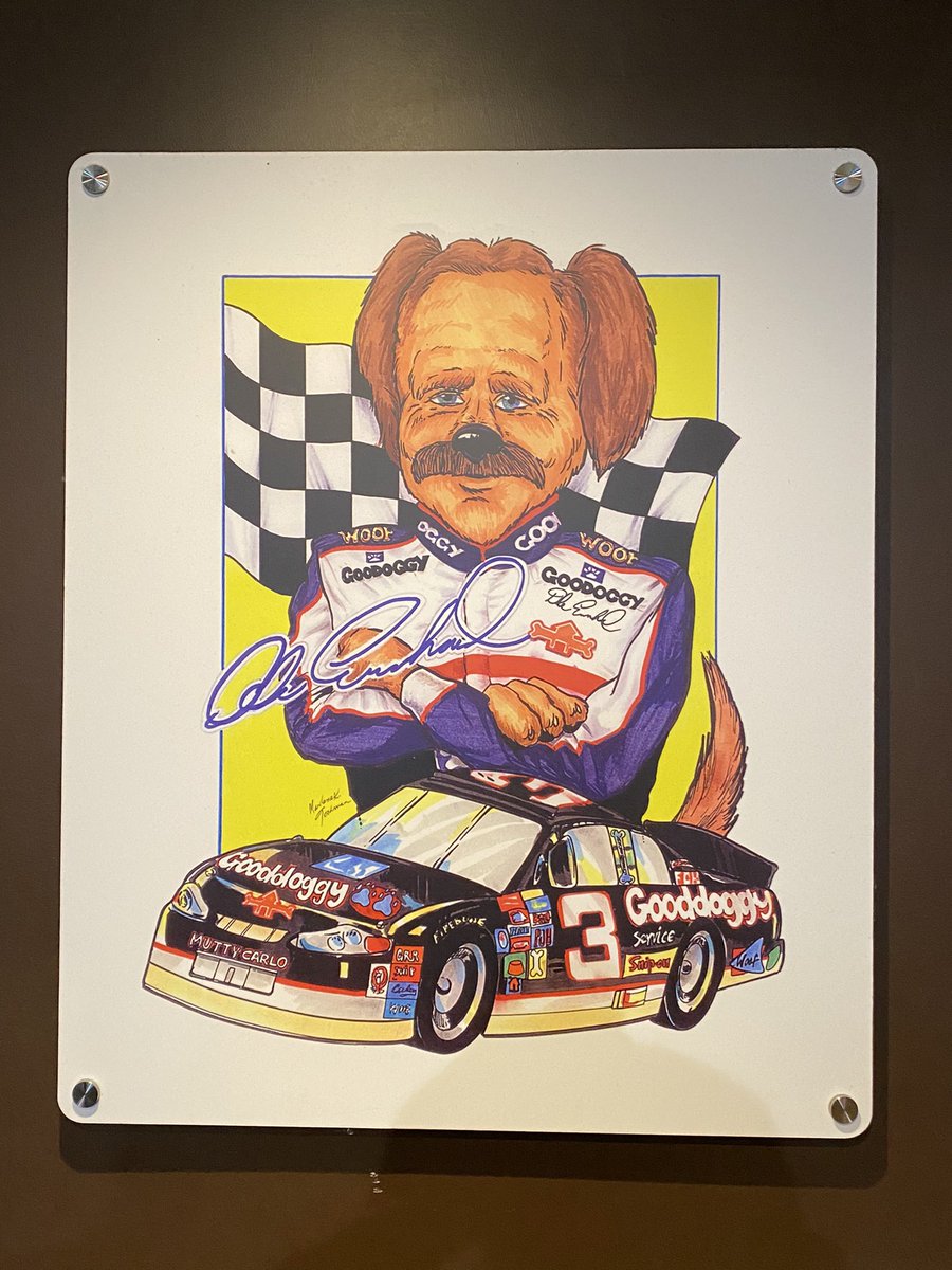 B_Barker34's tweet photo. Dale Earnhound. 😌
#NASCAR #DoubleDogs @DaleJr https://t.co/N54pS7MazS