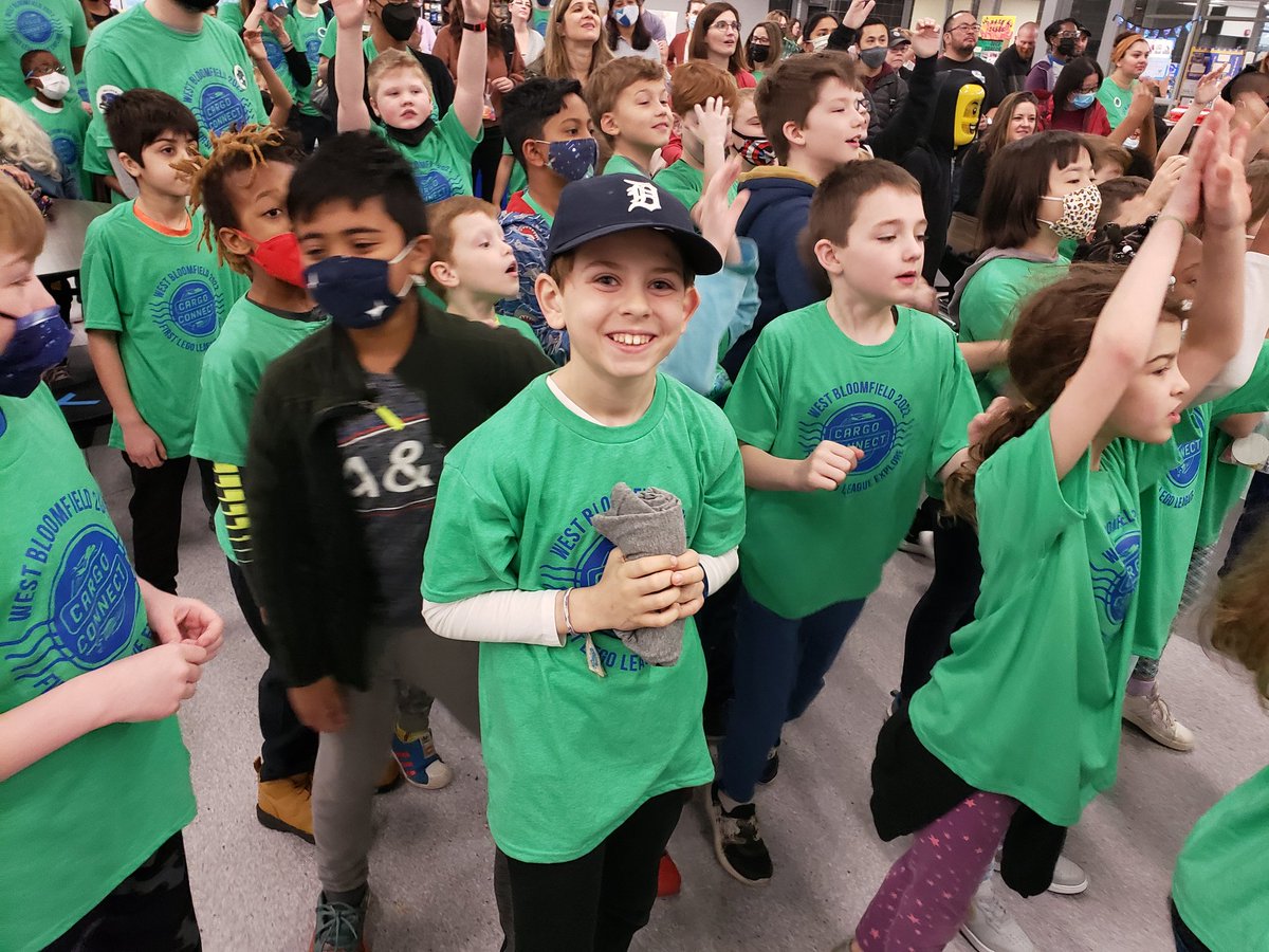 carsonteach's tweet photo. Thank you to our WB Atomigators FRC Team for demonstrating their robot &amp; the t-shirt robot!! Great way to kick off the LakerBot Event! #wbStronger @wbloomfieldschl @WBRobotics @FIRSTinMichigan @andreafog @aquinn123 @WBRobotics https://t.co/L3OmtYk8o0