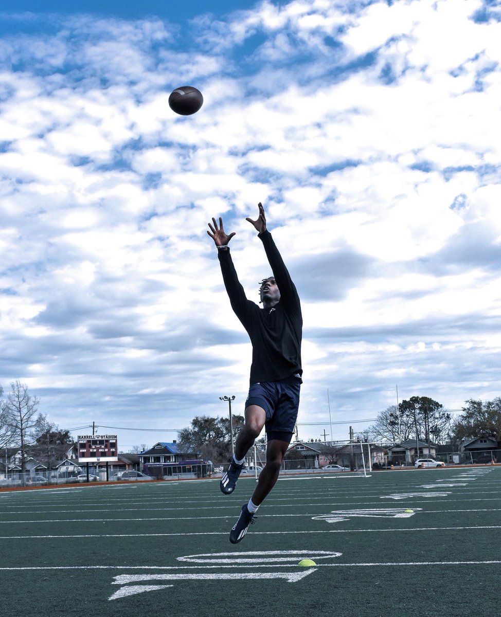 ForwardAthletes's tweet image. Cut too deep for a band-aid solution” you gotta luv this s*** #TrainToExcel #BecomeElite