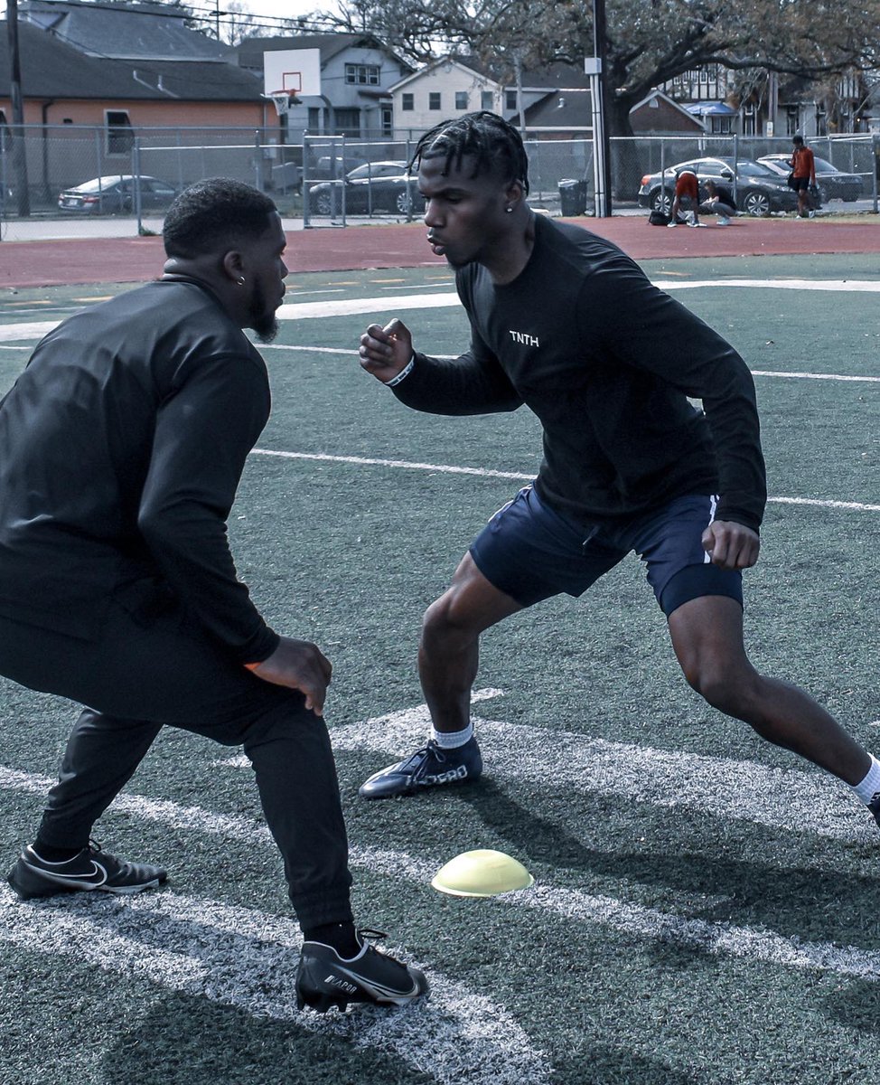 ForwardAthletes's tweet image. Cut too deep for a band-aid solution” you gotta luv this s*** #TrainToExcel #BecomeElite