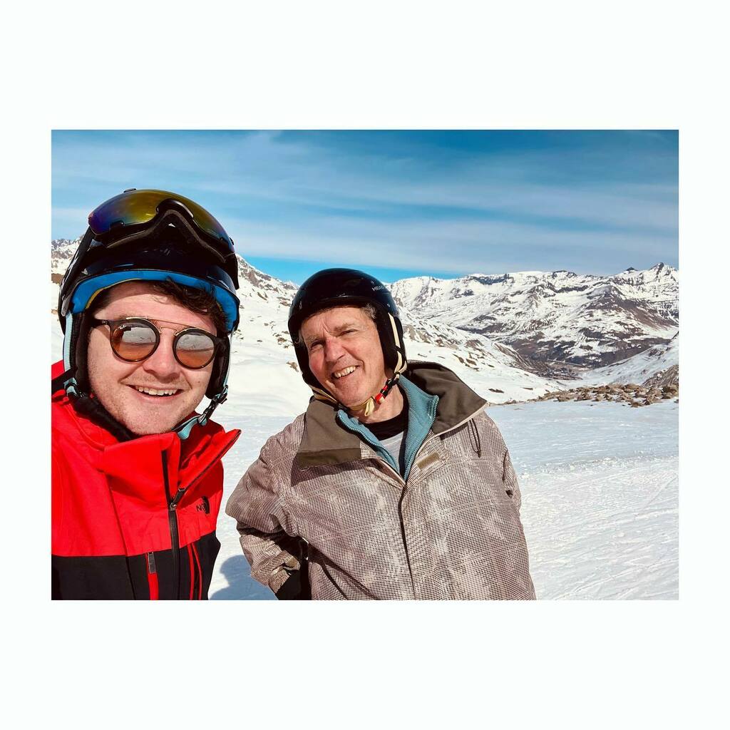 Max and Robbo on the slopes ⛷ instagr.am/p/CbTFztQL3sj/