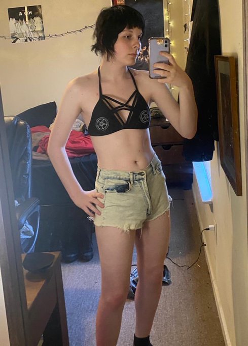 1 pic. It’s getting warm out! https://t.co/3zjcVhek7D