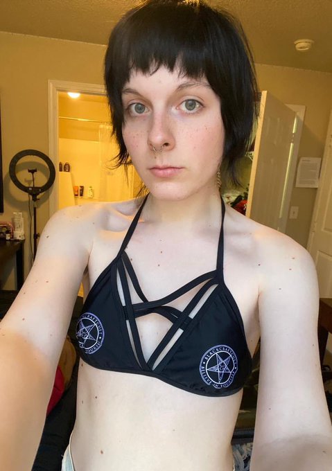 3 pic. It’s getting warm out! https://t.co/3zjcVhek7D