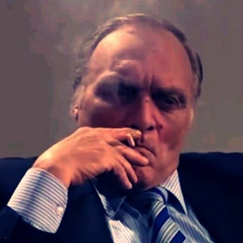 iamhakankozlu's tweet photo. - Hâlâ seviyor musun ?
- Ananı mı ?
- ...
- Hayır. Benim Sevdiğim, tütün toplarken kafasını kaldırıp başka şeye bakmayan kadındı.
- Baba, sen annemi parayla almışsın..
- Ya o bizi neye sattı ?.. https://t.co/GZibEDnaUw