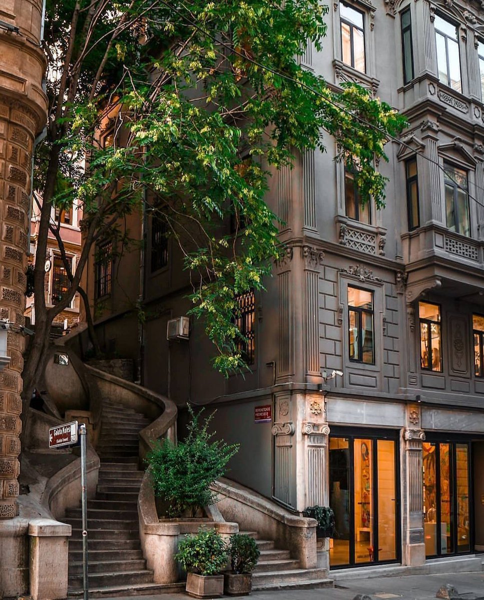 Mimariietkiler's tweet photo. 📍Kamondo Merdivenleri, Karaköy https://t.co/8yHouMeNOo