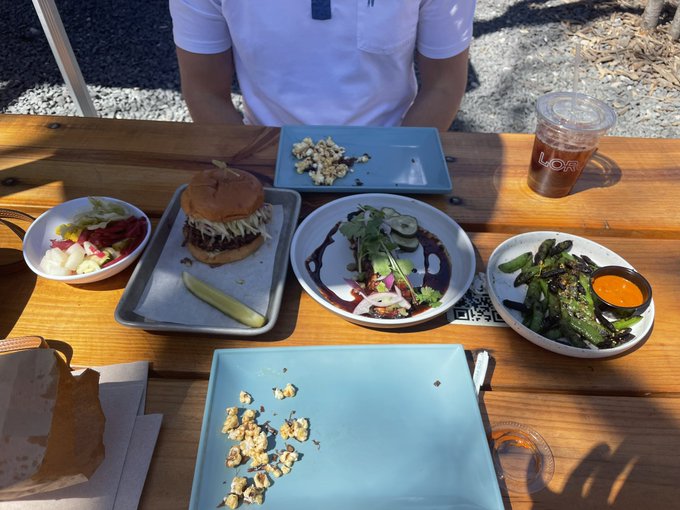 Oh. My. Goodness. Loro was excellent 😛 https://t.co/2VGe47DET0