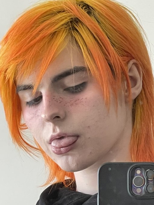 e,,, boi??? Makeup? https://t.co/26e5CODrkh