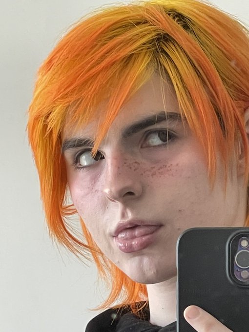 e,,, boi??? Makeup? https://t.co/26e5CODrkh