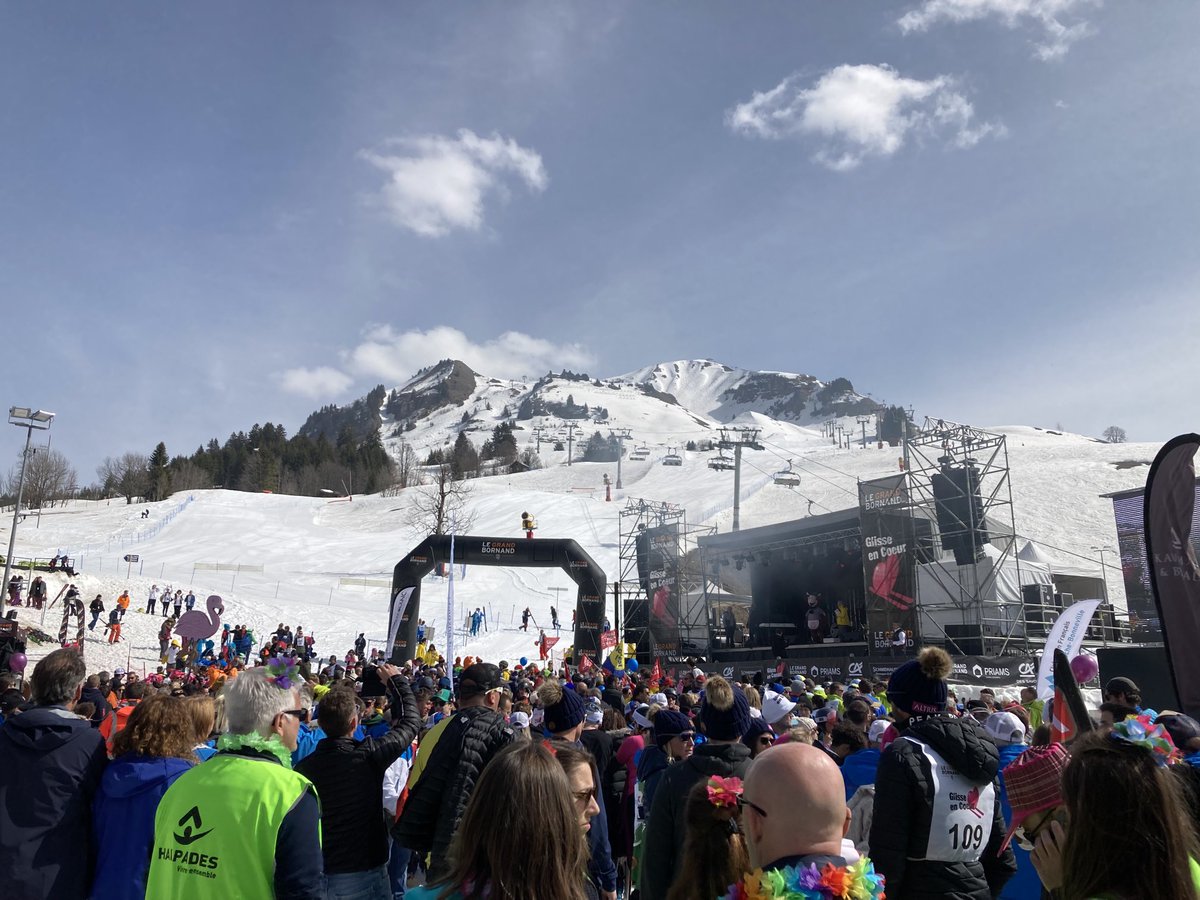 F_Lardet's tweet photo. Présente cet après-midi pour soutenir les équipes de #GrandAnnecy et #Annecy engagées sur #GlisseEnCoeur au profit de #MEEO ! Bravo à @mongrandbo pour cet événement ! Demain, je prendrai le relais sur la piste de mon équipe ! https://t.co/RHWI18MERc