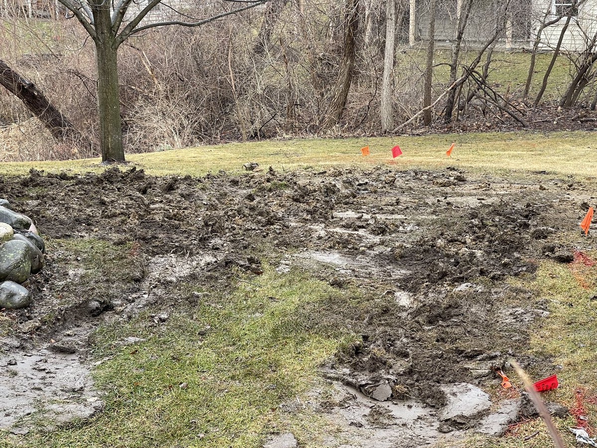 JeremySchenk's tweet photo. I can’t believe @comcast came onto my property to lay a new fiberoptic line.  When confronted was told they have permission from @CityOfWaukegan.  Was told they would restore my yard when done.  This is how they left it. 🤬 https://t.co/XIX0AQF55w