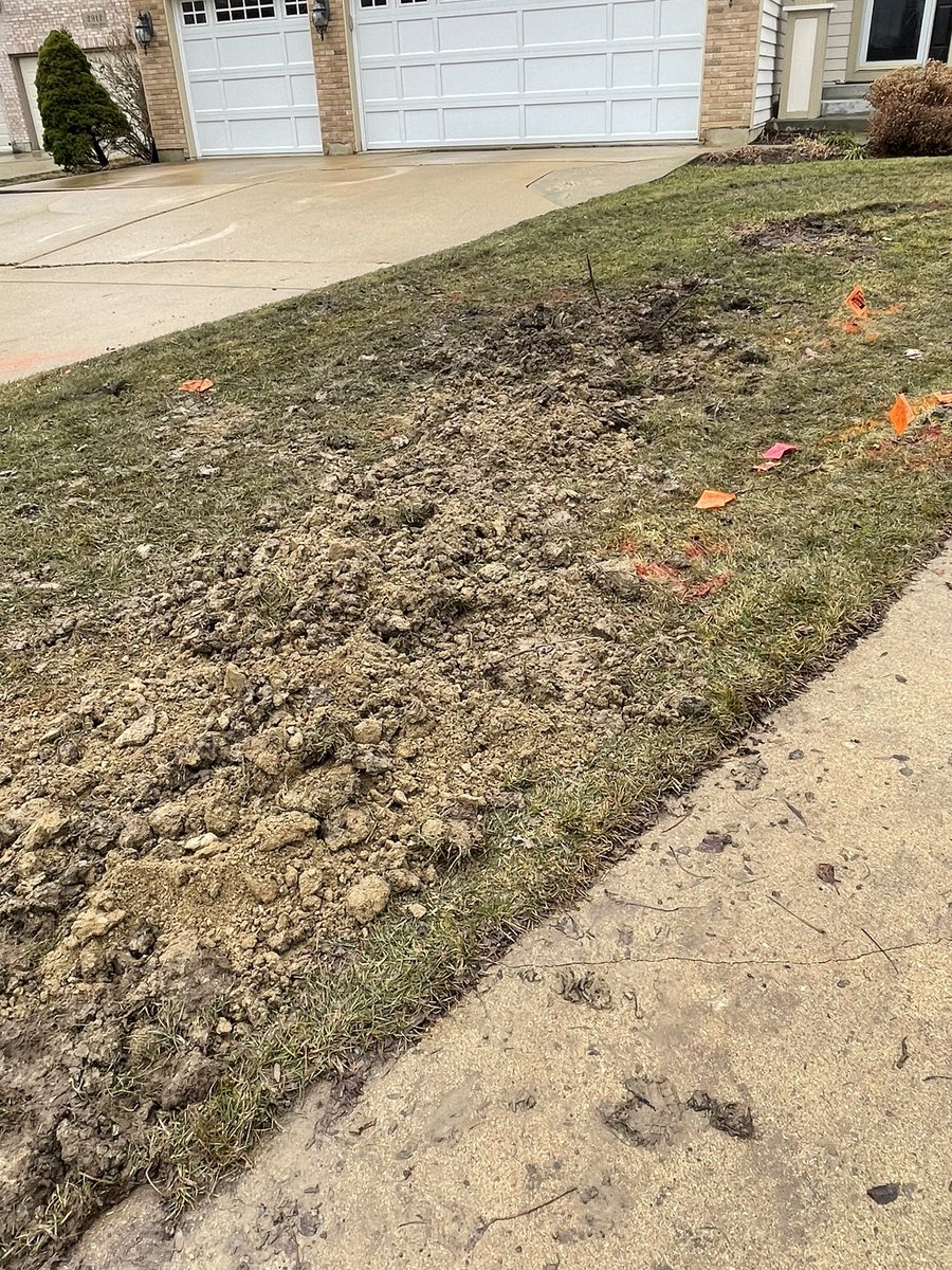 JeremySchenk's tweet photo. I can’t believe @comcast came onto my property to lay a new fiberoptic line.  When confronted was told they have permission from @CityOfWaukegan.  Was told they would restore my yard when done.  This is how they left it. 🤬 https://t.co/XIX0AQF55w