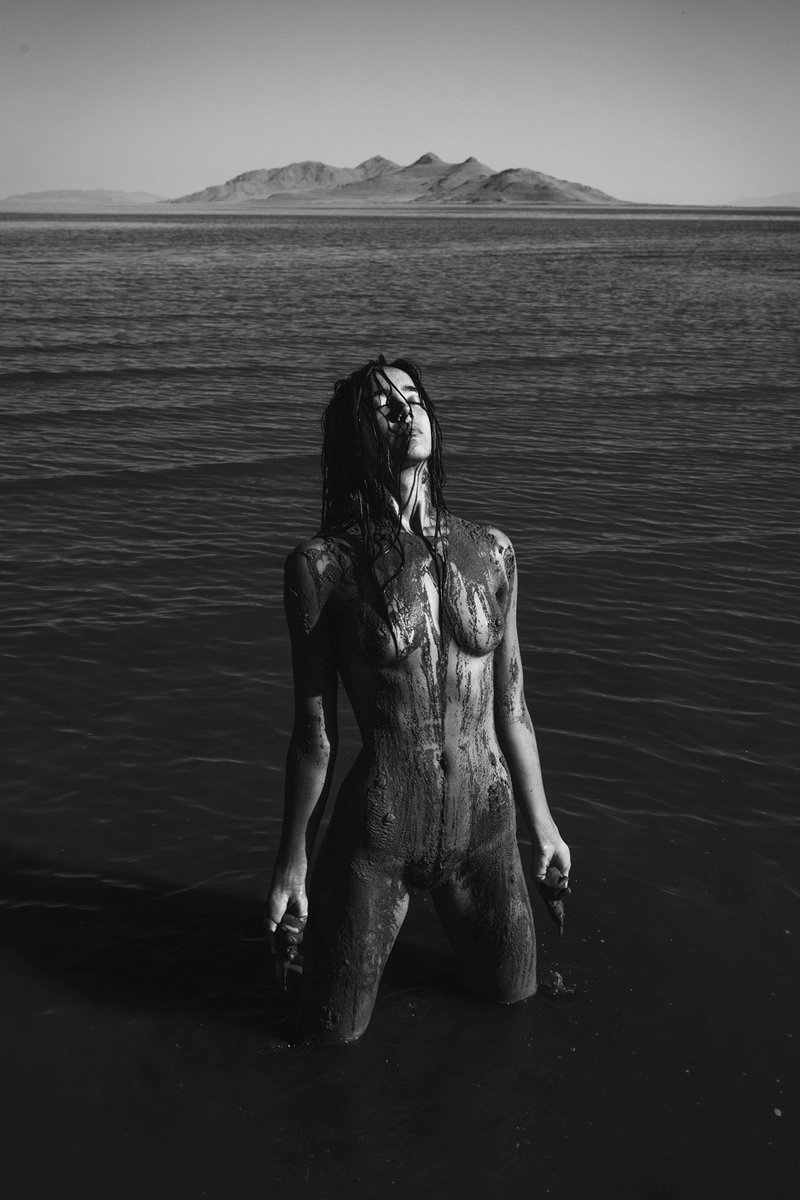 ViribusFemina's tweet photo. My genesis collection “revivescere” is available on @foundation &amp; @opensea ♥️

First series in my project https://t.co/9kfLFDy11L

12/12 pieces from .222-2.22

In collaboration w/ @_Soulcraft_

FND https://t.co/Ligb4nwe8v

OS https://t.co/WkbnFmNCq5

#WomenInNFTs #NFTphotography https://t.co/6uZnJqZgIx