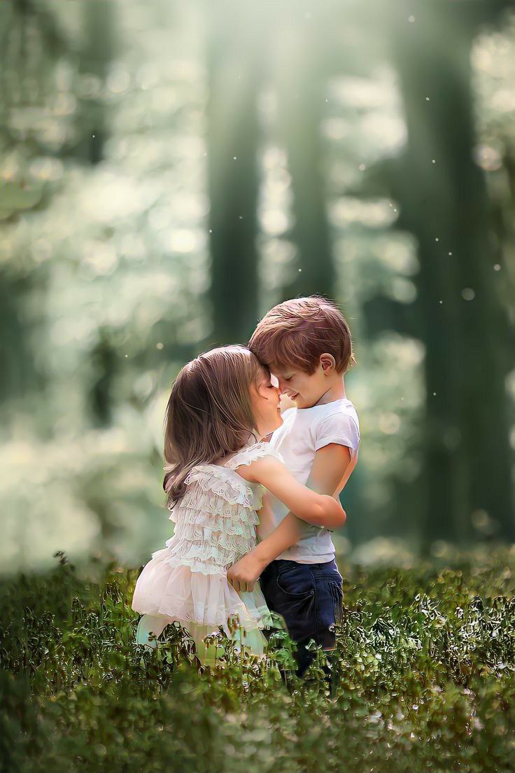 اتجه نحوي . حين تُصبح الحياة سيئة و متعبة ، حين لا تَمنحُكَ الحياة قلباً  يَقبلكَ كما أنتْ  .. اتجه نحوي حين تَدور بكَ الحياة ، و تَلتفتْ حولك َفلا تَجدْ كَتفًا يَسع ما بكَ ، و حين لا تَجد مَن يُحتويك .. سأكون هنا لأجلك 
#اقتباسات 
#مساء_الخيرᅠ