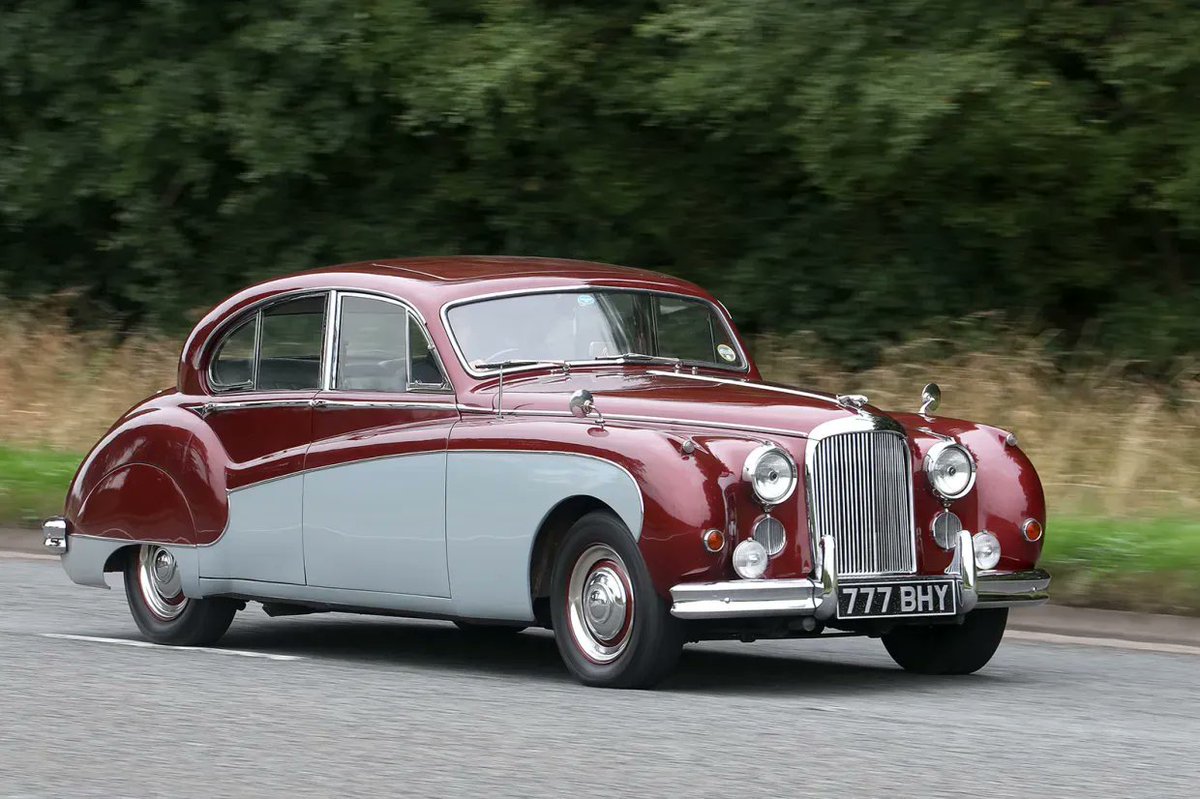 IrishJagClub's tweet photo. RT @CandSCmagazine: Ah, the magnificent Jaguar MkVII-MkIX. Here’s our buyer’s guide: https://t.co/1p3nL8bM48. https://t.co/SFBZ7YT9N2