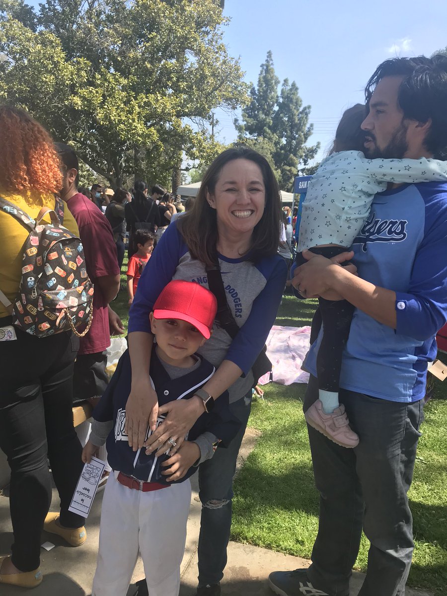 alhambrausd's tweet photo. Some of our  AUSD families celebrating @AlhambraATA #ReadAcrossAmerica @cityofalhambra‼️🥳
So many students, families, teachers, teacher aides, district + community leaders  made this a fabulous day‼️📚🎨🎶💛 https://t.co/bjxEF5obbp