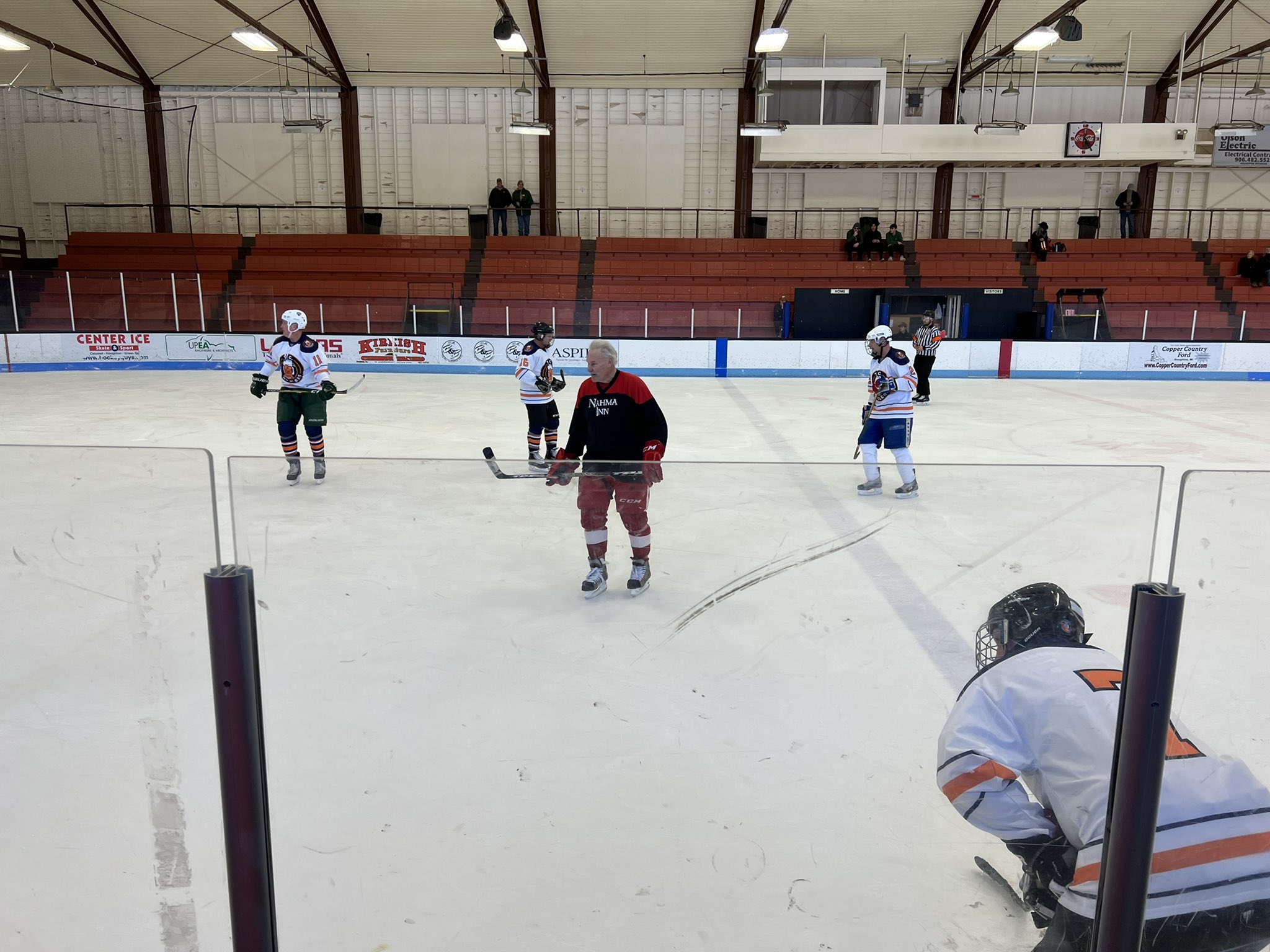 Marquette Senior HS Varsity Hockey (mqthshockey) / Twitter