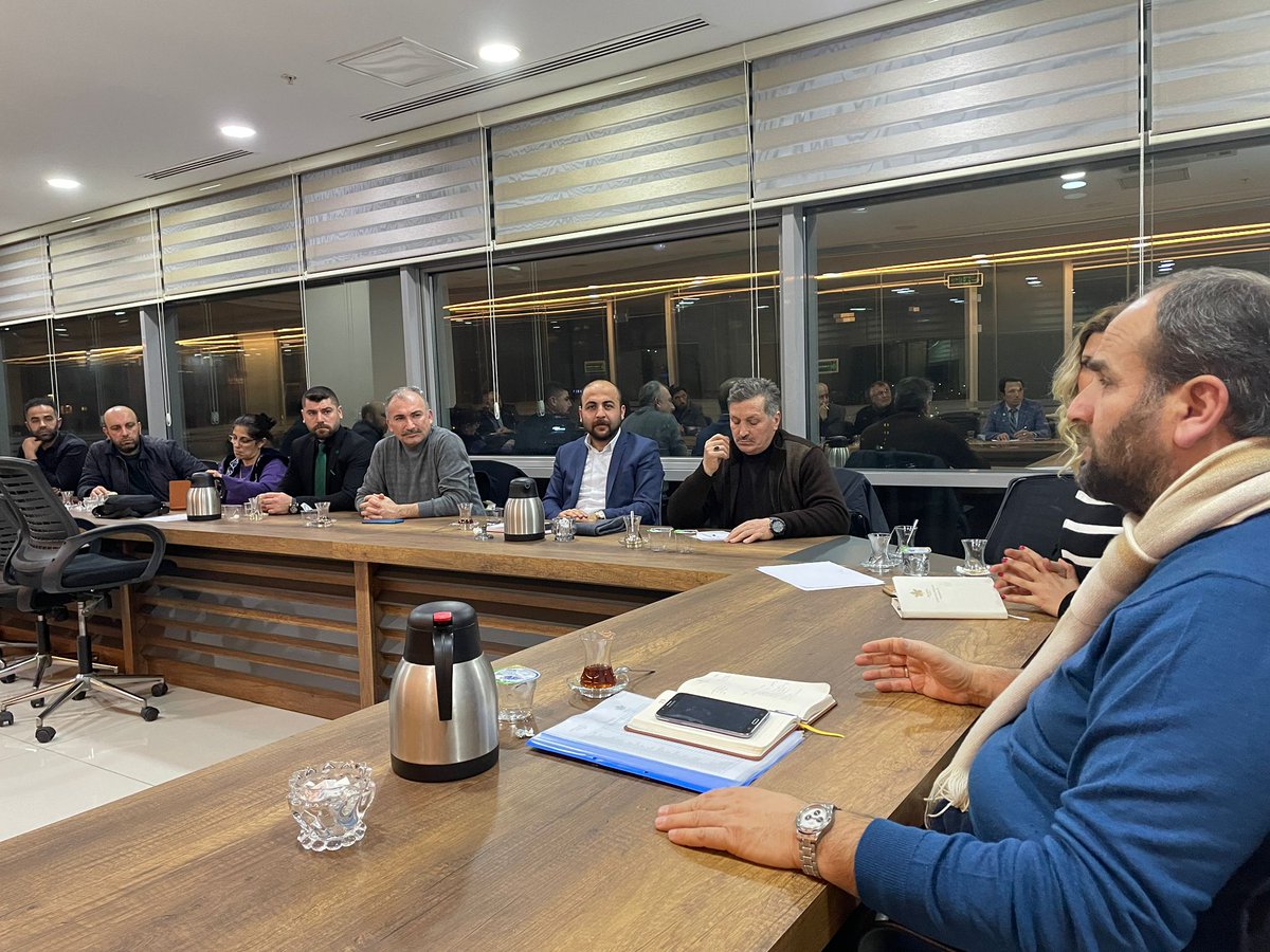 İstanbul Sosyal Politikalar Başkanlığı olarak aylık İlçe Birim Başkanlarımızla toplantımızı gerçekleştirdik. Hava muhalefetine rağmen Gelecek kadroları çalışmaya devam ediyor.
Seçim oyunlarına rağmen GELECEK
<a href="/Ahmet_Davutoglu/">Ahmet Davutoğlu</a> 
<a href="/abdullahbasci/">Abdullah Başcı</a> 
<a href="/isamesihsahin/">İsa Mesih Şahin</a> 
<a href="/34SvdYlmz42/">SevdaYılmaz.34</a>