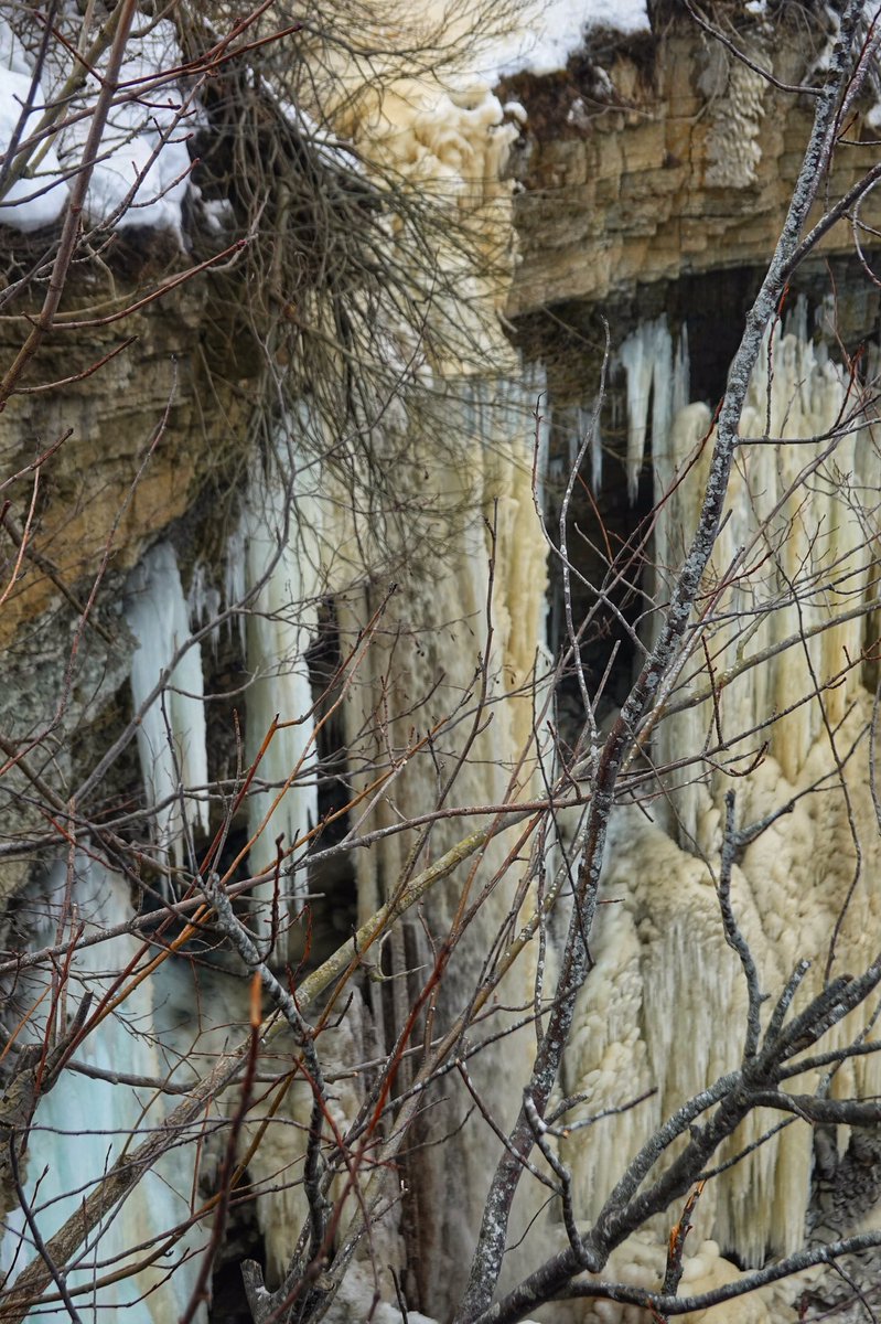 TokidokiNomad's tweet photo. The Valaste Waterfall.
Ontika Landscape Reserve.
Height 30 meters.
Altitude at about 25 meters above the sea level.
On the cliff under the waterfall, it is possible to see rocky deposits, which are hundreds of millions years old.
#Valaste, #Estonia 🇪🇪 @visitestonia https://t.co/3TyvbduLIF