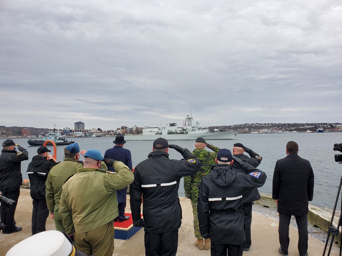 CDS_Canada_CEMD's tweet image. We bid farewell to #HMCSHalifax today along with the families of the ship&apos;s company, as they departed for Europe on #OpREASSURANCE. Wishing them a safe deployment with @NATO, as they make European waters more secure over the coming months.