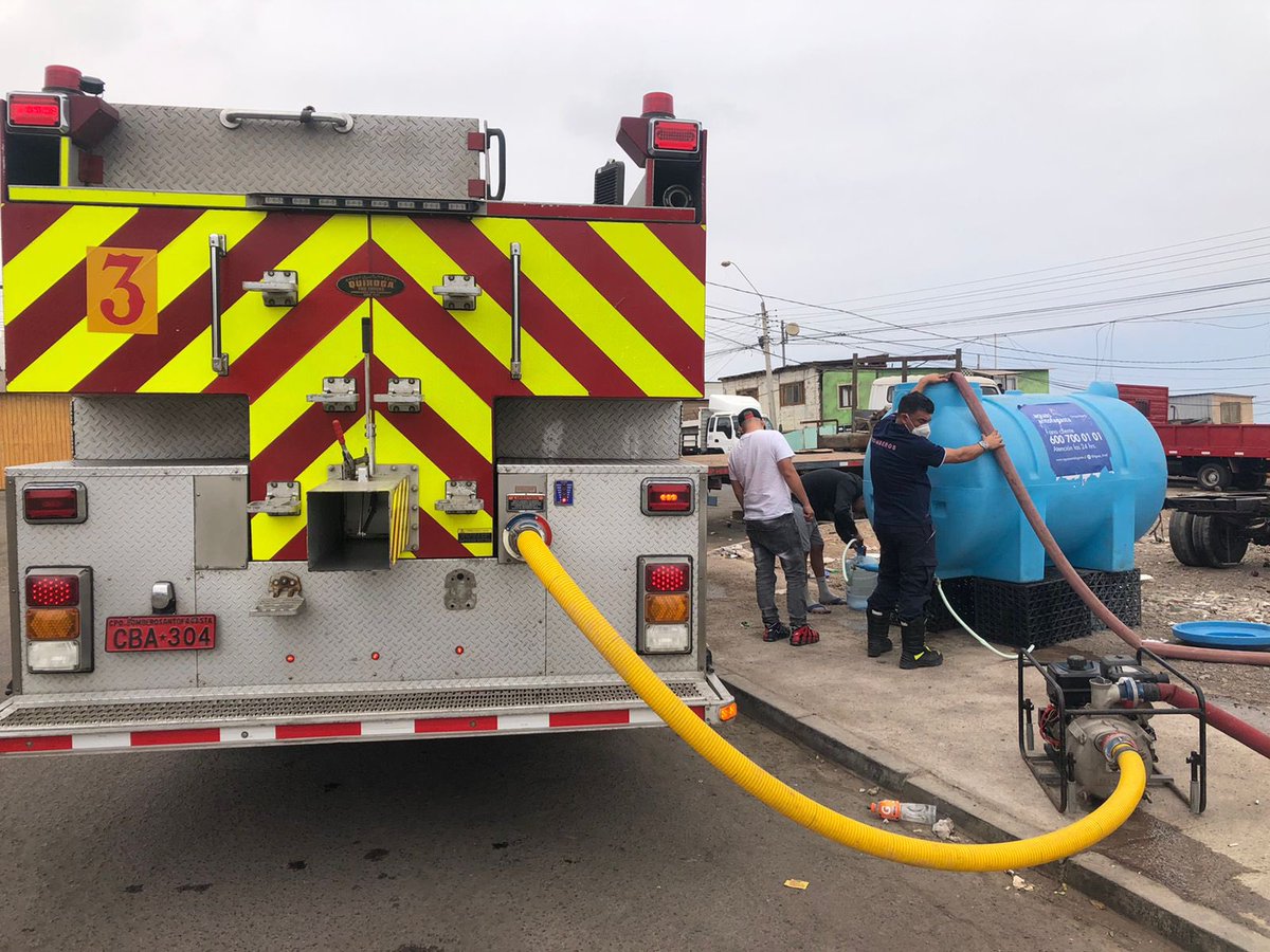 3ciaantofagasta's tweet photo. En imágenes el trabajo de nuestra unidad aljibe Z3 abasteciendo una importante cantidad de estanques ubicados en puntos estratégicos por @Aguas_Antof #CortenoProgramado #CorteAgua #Antofagasta https://t.co/ldsmmlnBty
