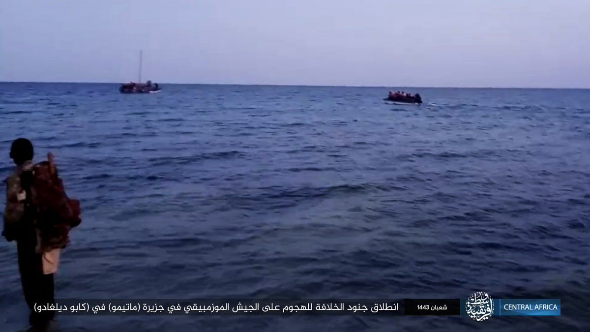 Arab_Intel's tweet photo. ⚠️ 🇲🇿 🏴 | L'État islamique a publié des photos du site de l'attaque djihadiste sur l'île de #Matemo dans l'océan Indien, au #Mozambique. https://t.co/23w6I08Zy8