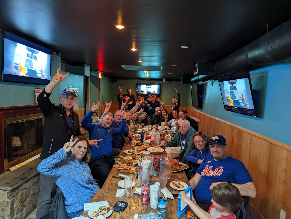 UBBULLS1's tweet photo. The NYC watch party for @UBwomenshoops at All-Stars Sports Bar & Grill.
#UBhornsUP
#UBDancing
#BestTheLadyVols https://t.co/YHKIHJ68ds