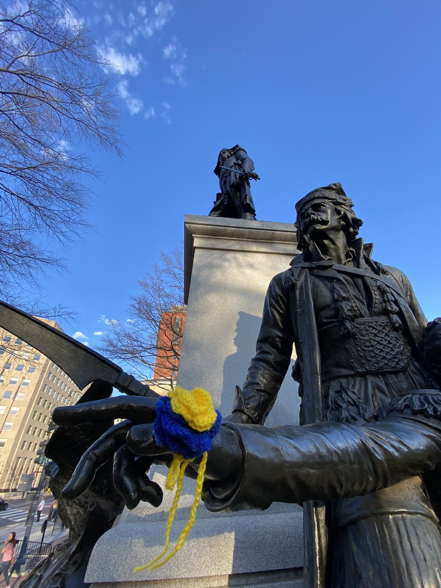 LinkhaPaulinka's tweet photo. Przyozdobiłam Tadzia💙💛🌹🧶

Inspired by #RosesAgainstViolence and in solidarity w/ #Ukraine🇺🇦, I adorned the #WhiteHouse statue of the #PolishAmerican🇵🇱🇺🇸 hero — #TadeuszKościuszko — w/a 💙💛🌹🧶

#StandWithUkriane #SlavaUkrainii #StopRussia #SolidarityWithUkraine #Poland https://t.co/tqoeNfLWhI