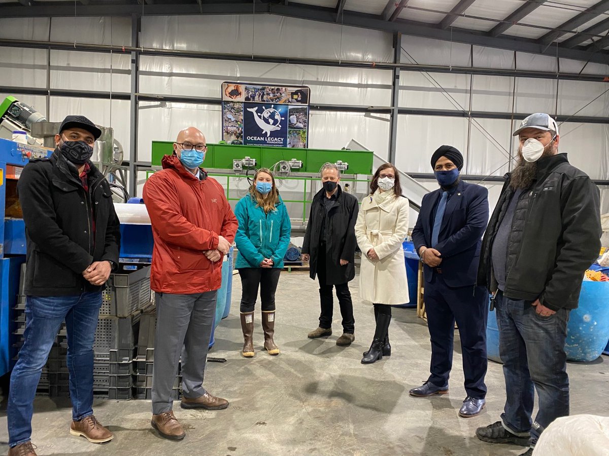 henryyaormd's tweet photo. Thanks to @OceanLegacy_ca for giving us a tour the facility and showcasing their continued dedication to reduce #RichmondBC's carbon footprint and plastic waste in nature. #CleanCoastCleanWaters #OceanLegacyFoundation

@GeorgeHeyman @KellyRichmondBC @AmanSinghNDP @malcolmbrodie https://t.co/CsSVv5MyIr