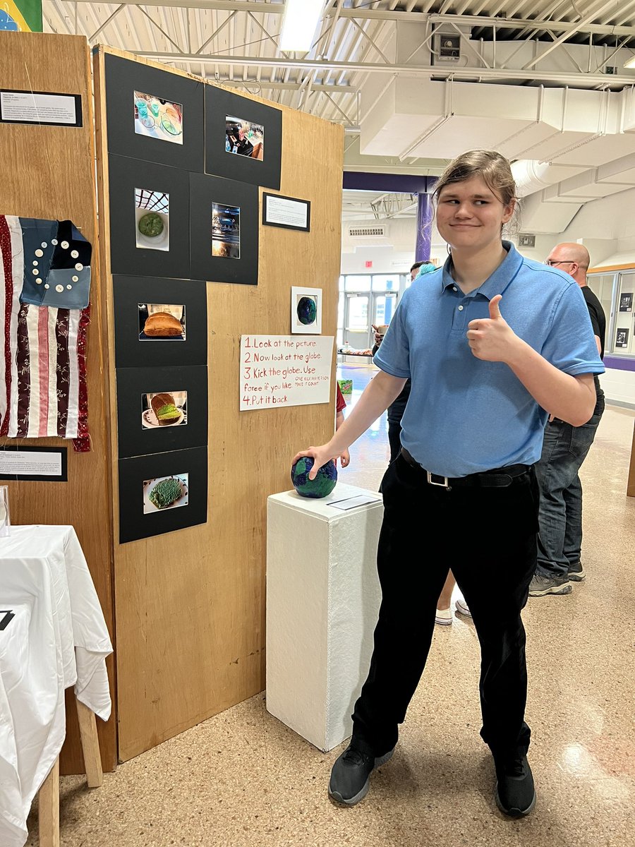 LesaBerlinghoff's tweet photo. Check out these artists and their amazing works at MHS from 4-6 pm in the lobby. https://t.co/EkTQEl7JK6