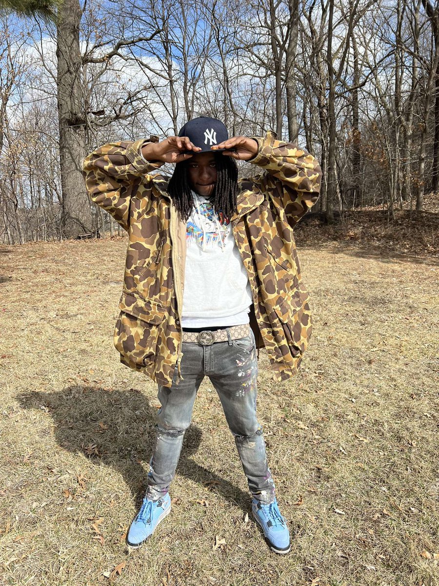 TheRightOne623's tweet photo. We from the trenches we don’t need ID🤬😷🅱️ https://t.co/sbSiJu6vLx