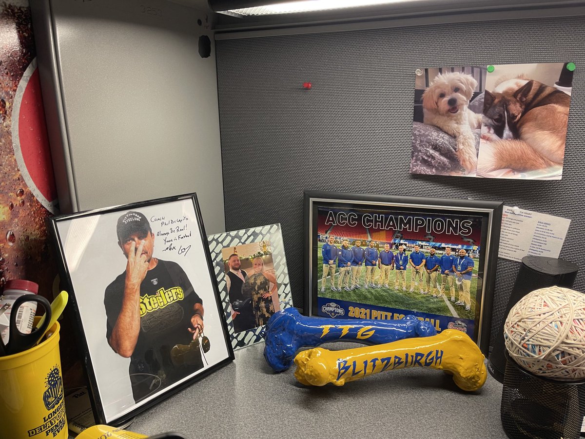 CoachPDeCapito's tweet photo. Newest addition to the desk, guy has been getting me right since 2015! Thank you @gors55! This will add to the daily motivation #AlwaysBeReal https://t.co/vxJSPLNxRx