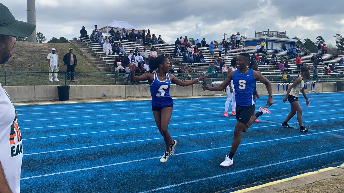 gamecockxctf's tweet photo. 🌟Gamecock Invitational Champion🌟

Mixed 4x400 meter relay 

🟡 Makayla Bonnett
🔵 Jakarriez Sanders 
🟡 Nicole Wells
🔵 Nick Jefferson 
🏃🏽‍♂️💨🏃🏽‍♀️💨🏃🏽‍♂️💨🏃🏽‍♀️💨 https://t.co/eKAEoKHk2j