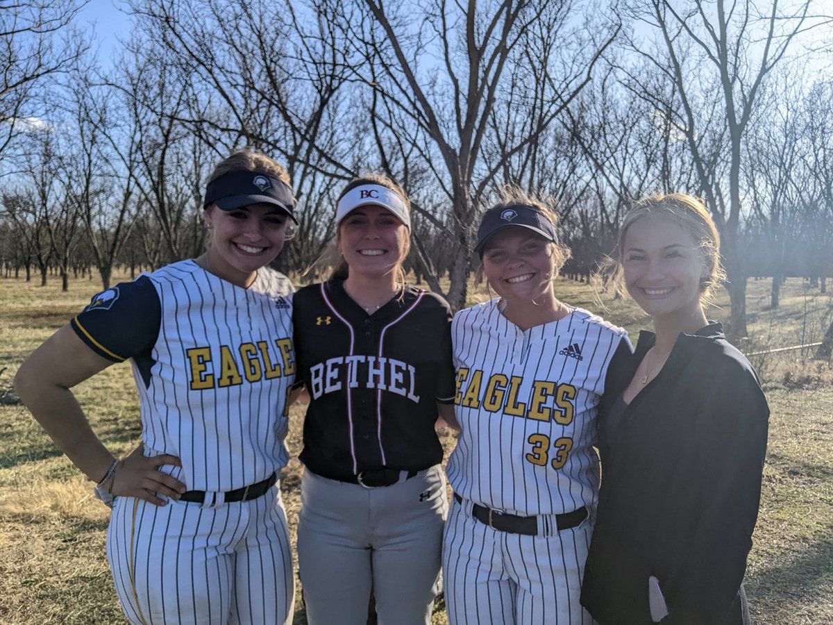 jbrown7107's tweet photo. So happy to see these former @TXFusion18A teammates together!
@kaitlinanglinn @laurenterry06 @sarahhnicolee33 @MaddisanNoriega https://t.co/p7OfNKmcqs