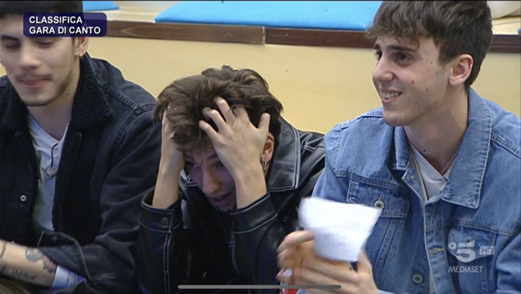 FantaAmici's tweet photo. Noi che conteggiamo tutti i Bonus e i Malus della serata cercando di non perderci nemmeno un punto.. AIUTOOOOO
#fantaamici #amici21 https://t.co/ZuLbre2nVy