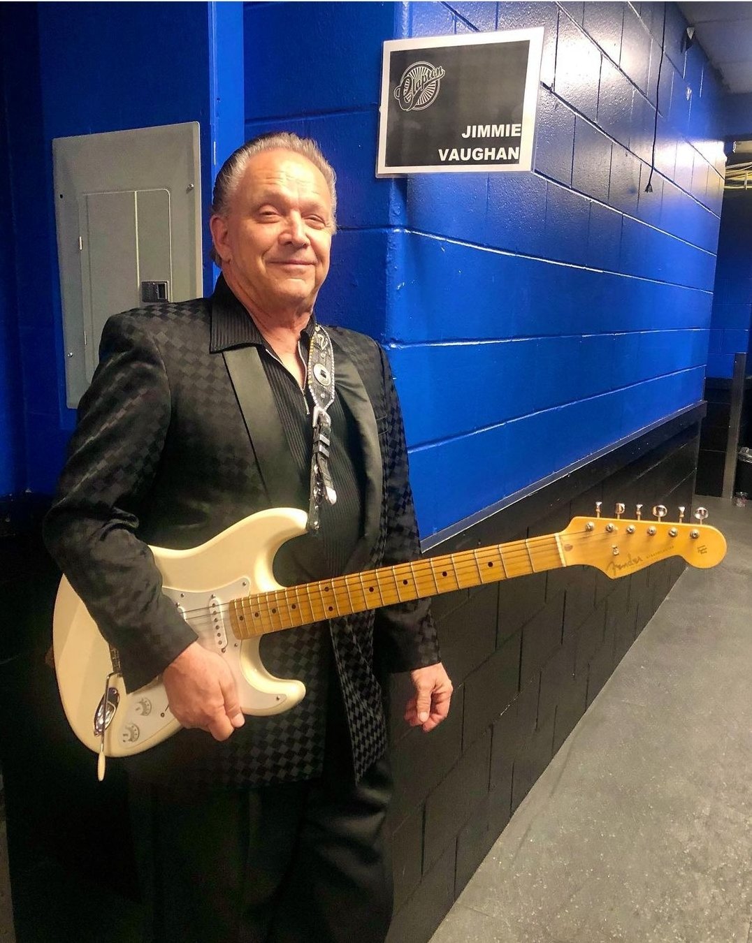 Happy 72 birthday to the amazing guitarist Jimmie Vaughan! 