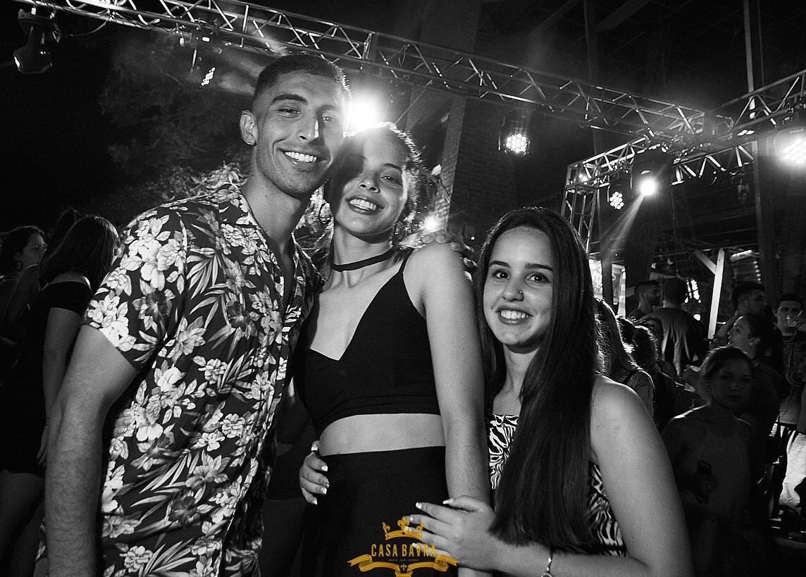 CasaBavra's tweet photo. Hoy no te podes negar una salida con amigos y festejar la última noche de 🎁Cumples #FebreroMarzo🎁 #PataPoncho #Sabado19 ¿A quien invitas hoy? #CasaBavra Saca una campera del armario y vení a bailar los mejores tracks de @santiimonserrat ¡Te vamos a estar esperando! #CasaBavra https://t.co/9GNSVIJV3n