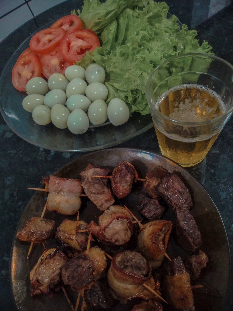 hayannenb's tweet image. Respeita meus petiscos! 🍺😋 #reagi