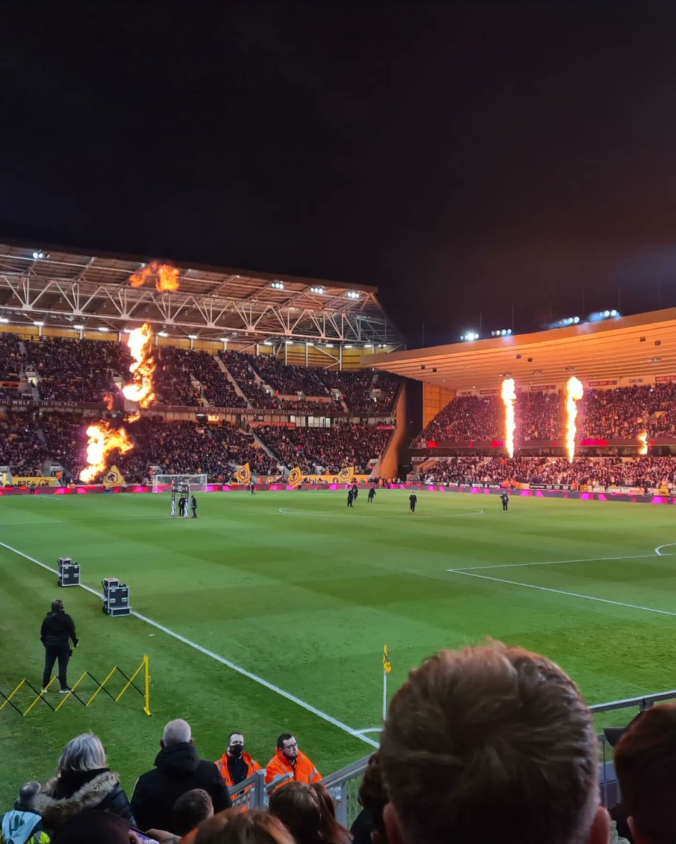 MrReynolds89's tweet photo. Great Y6 trip to @Wolves to see their game under lights with Leeds Utd on Friday. Training at the academy @WolvesAcademy was brilliant as was this mornings stadium tour 🙌 @inspiresport 😍👌 #pesspa #inspiring #culturalcapital #edutwitter #pecoordinator #tiredteacher https://t.co/k01YTV5jDa