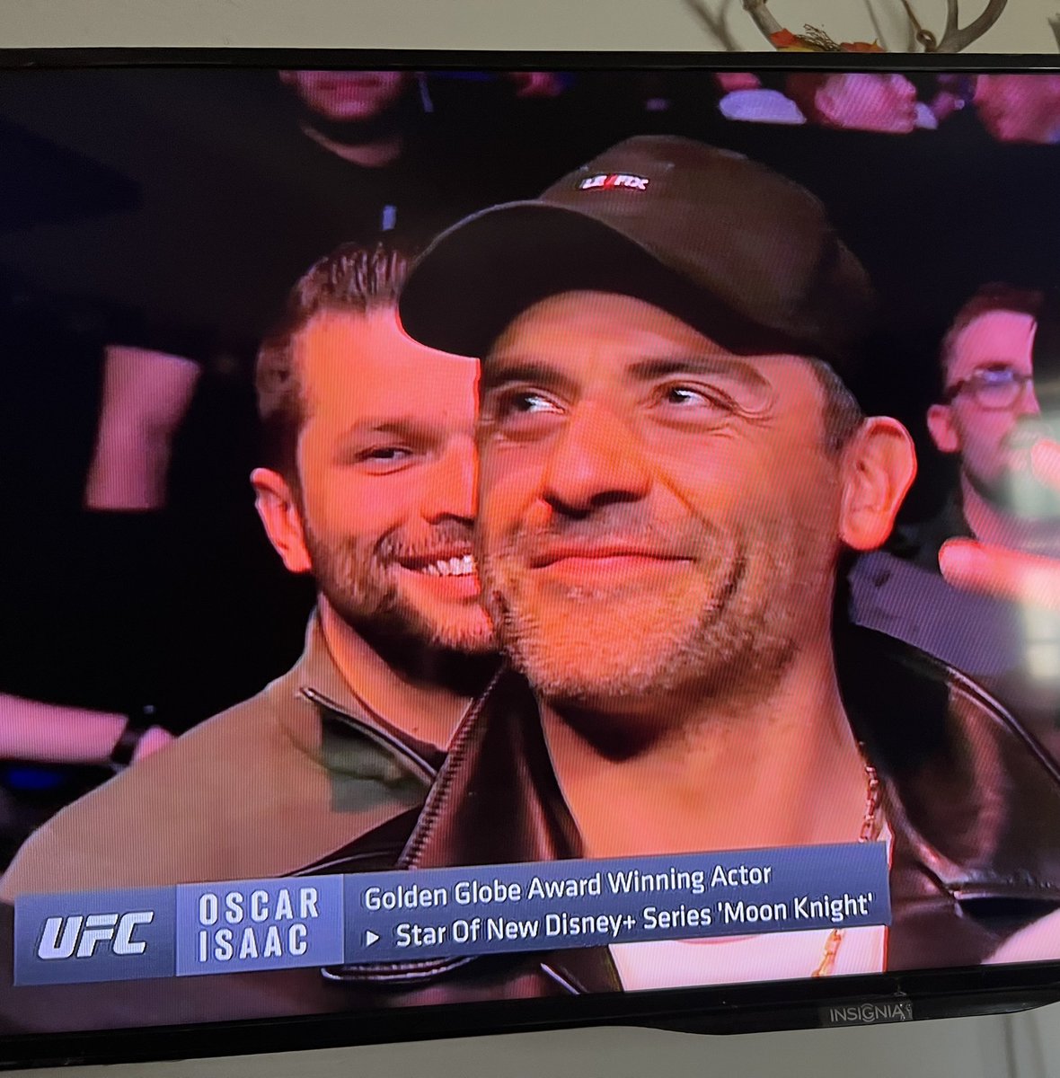 thefuckinsandes's tweet photo. Oscar Isaac at today’s UFC fight. Bless my sister for these. https://t.co/0WZBmy6xOA