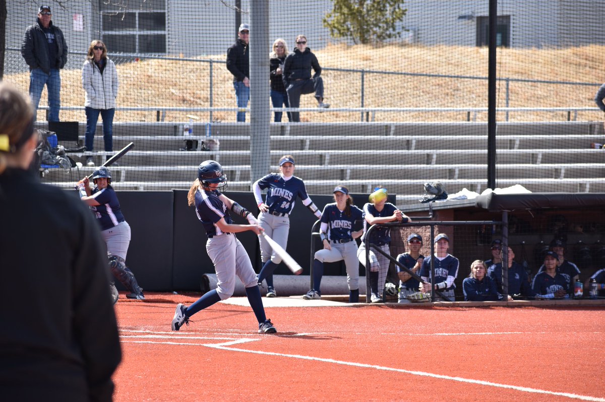 stef_brunello's tweet photo. @MinesSoftball Just Sara Larson doing Sara Larson things @nintendolakitu https://t.co/lQ5lcJTVhP