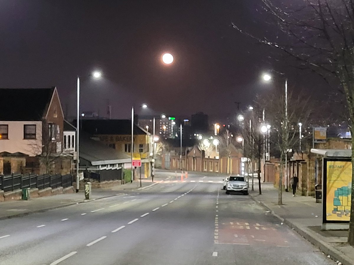 DeegallMckillen's tweet photo. #FullMoon🌕 over #WBelfast tonight https://t.co/J5BrPOBp6s