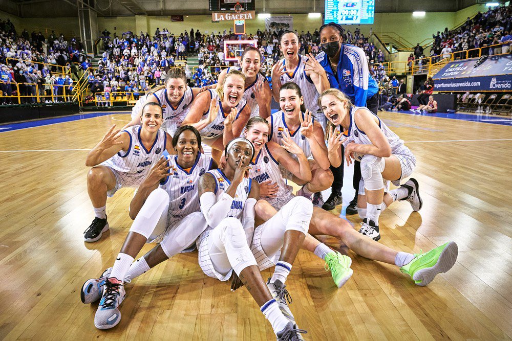 sdominguez6's tweet photo. I have no words! Final Four Bound again! Is just amazing the commitment of this team! 
Gracias Marea azul 💙 Habéis estado increíbles! https://t.co/qhCtl1Yj8c
