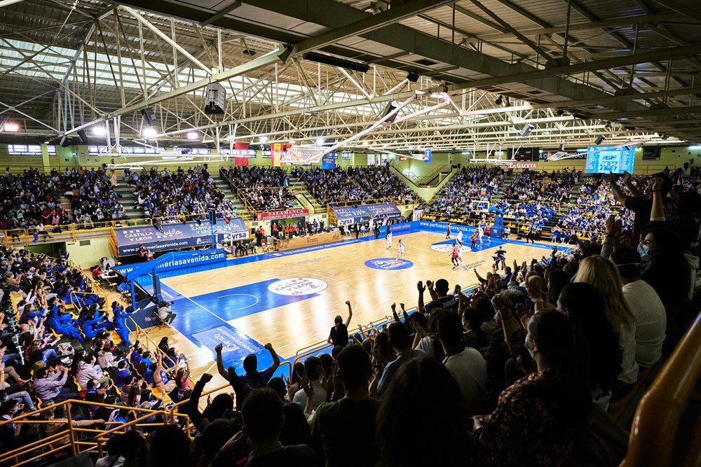 sdominguez6's tweet photo. I have no words! Final Four Bound again! Is just amazing the commitment of this team! 
Gracias Marea azul 💙 Habéis estado increíbles! https://t.co/qhCtl1Yj8c