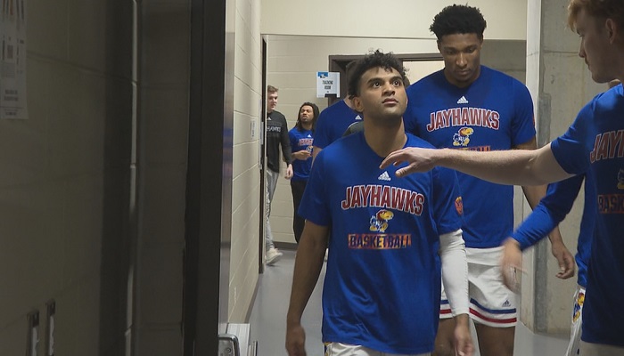 ChrisLilly_'s tweet photo. Thinking about his next bucket. #Remergy #kubball #MarchMadness https://t.co/GWQeekkkYi