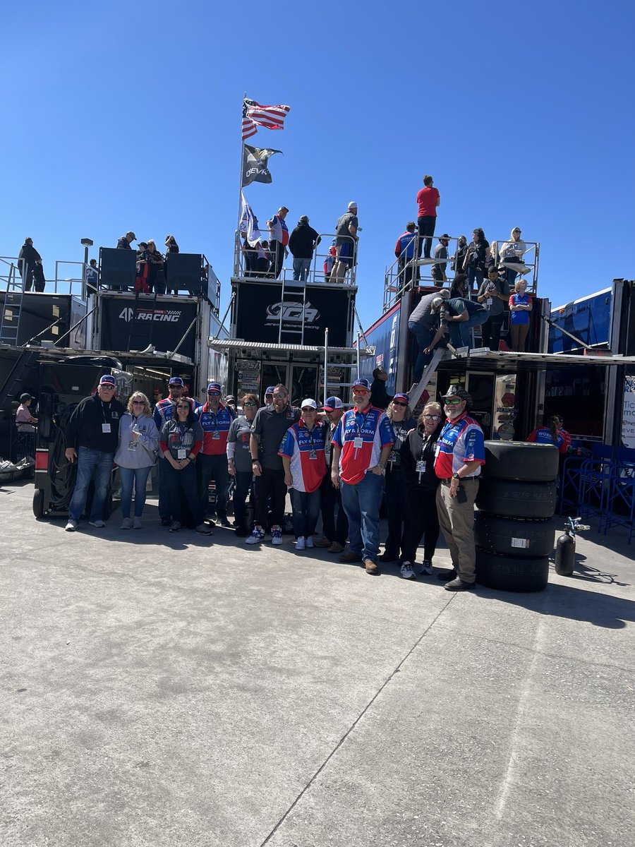 JCR_Clements51's tweet photo. πΊπΈπΊπΈπΊπΈ #FlyAndForm in da house @amsupdates
We appreciate all their support for @JClements51 and #Team51 πΊπΈπΊπΈπΊπΈ
#HotAtlanta
@NASCAR_Xfinity @XfinityRacing https://t.co/qPcs8jLjYS