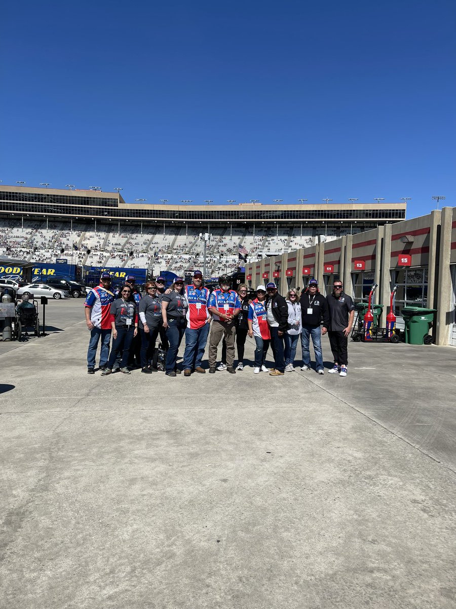 JCR_Clements51's tweet photo. πΊπΈπΊπΈπΊπΈ #FlyAndForm in da house @amsupdates
We appreciate all their support for @JClements51 and #Team51 πΊπΈπΊπΈπΊπΈ
#HotAtlanta
@NASCAR_Xfinity @XfinityRacing https://t.co/qPcs8jLjYS
