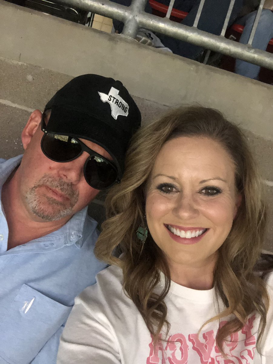 BriaWLundy's tweet photo. #HoustonRodeo https://t.co/tk8wuy3jbE