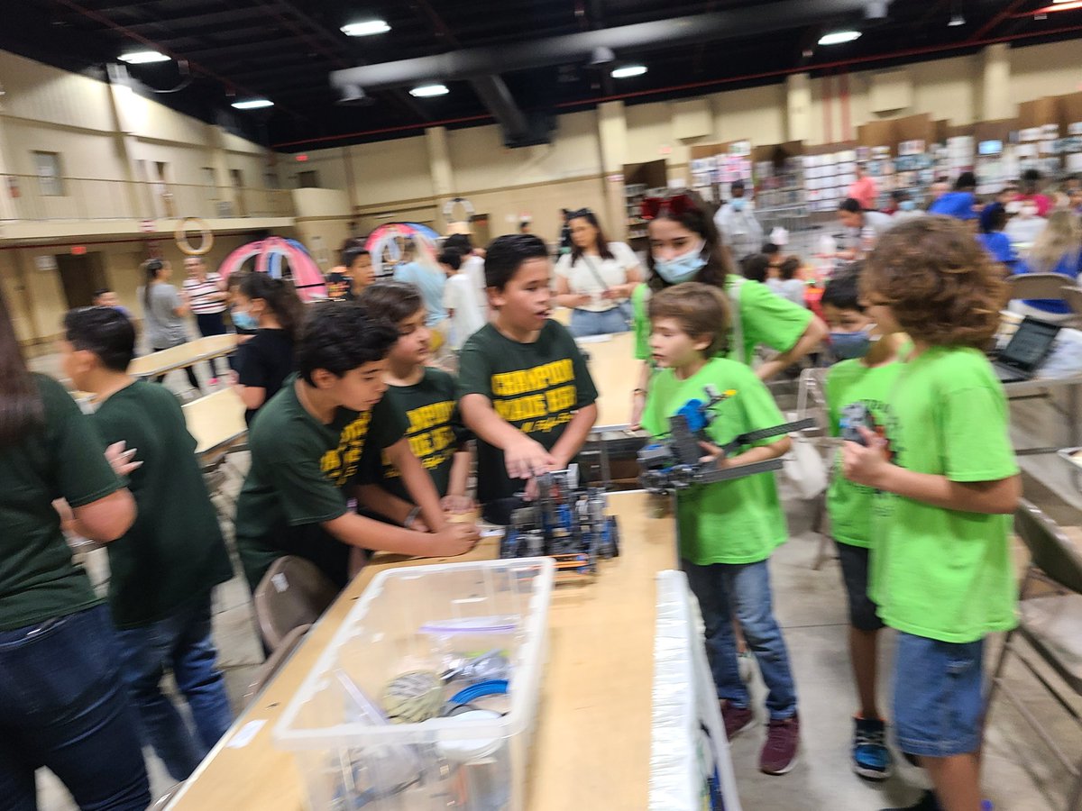 HMFlagler_ES's tweet photo. Here, our  @HMFlagler_ES Robotics team discusses strategies with @KLEfamily @OHESOWLS to team up and make the most points possible at today's Vex Robotics competition. #goodsportsmanship @VEXRobotics @MDCPS @STEAMDesignated @MDCPSCentral @MDCPSSTEAM @SuptDotres https://t.co/GokYPEdBCt