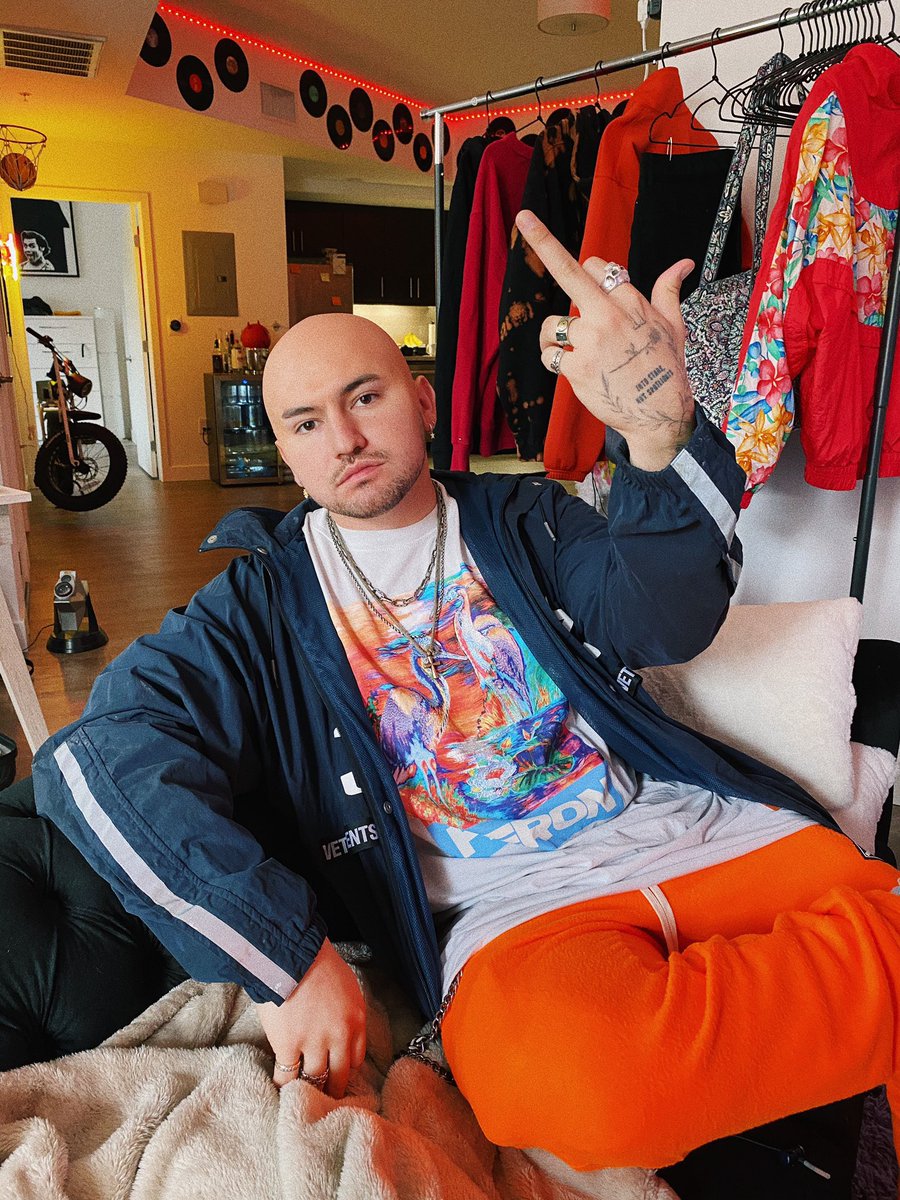graceinspace22's tweet photo. jc is mr. worldwide #houseinvaders @KianAndJc https://t.co/sX1X4JgU2g